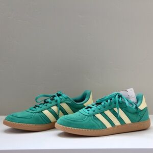 Adidas Green Suede Retro Sneakers Size 7.5 Gum Sole NWT